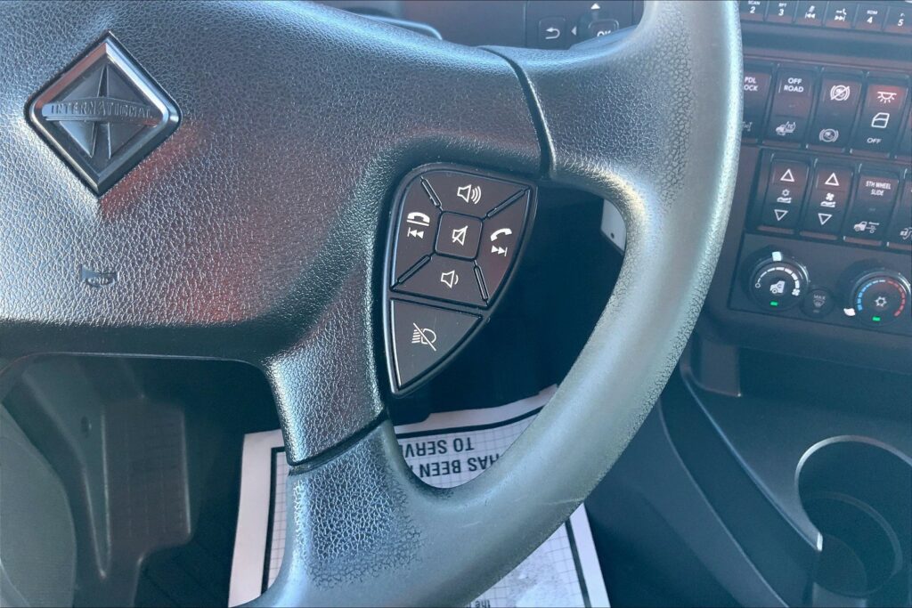 2023 CUM LT625 6X4 Sleeper