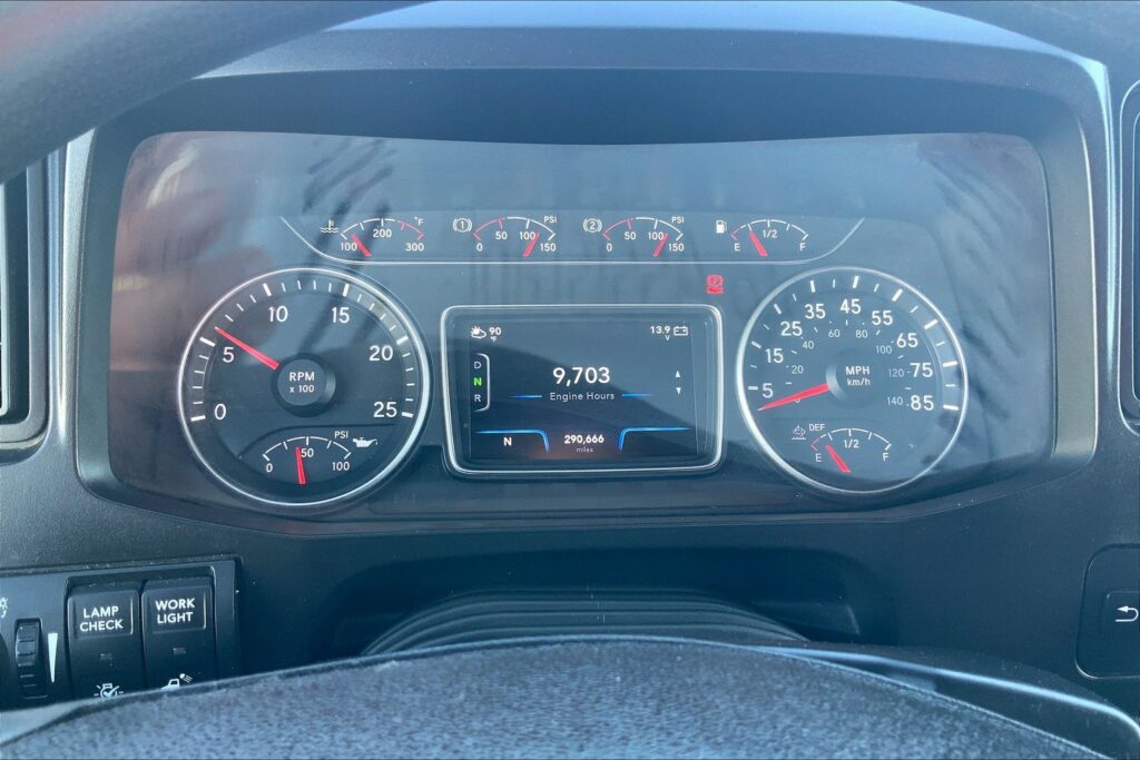 2023 CUM LT625 6X4 Sleeper