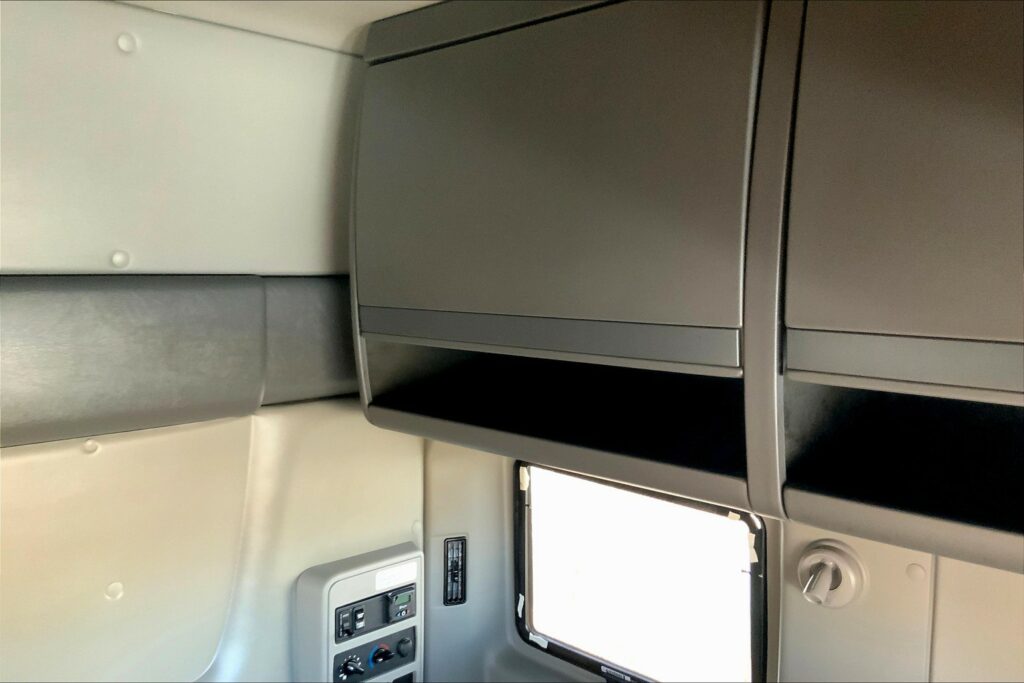 2023 CUM LT625 6X4 Sleeper