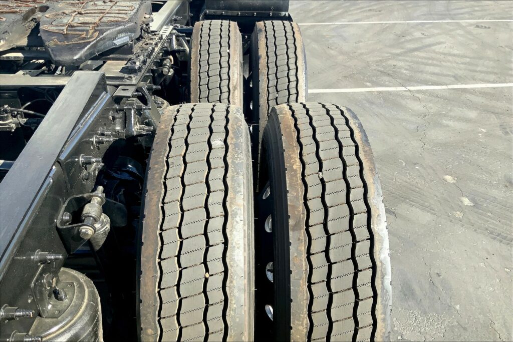 2023 CUM LT625 6X4 Sleeper