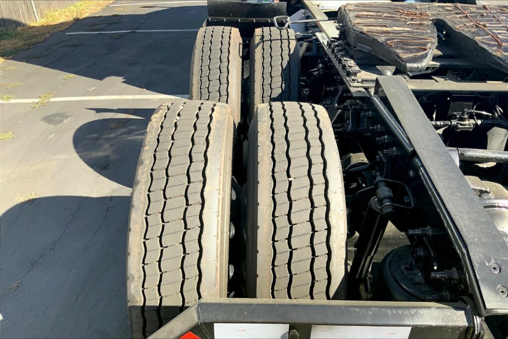 2023 CUM LT625 6X4 Sleeper