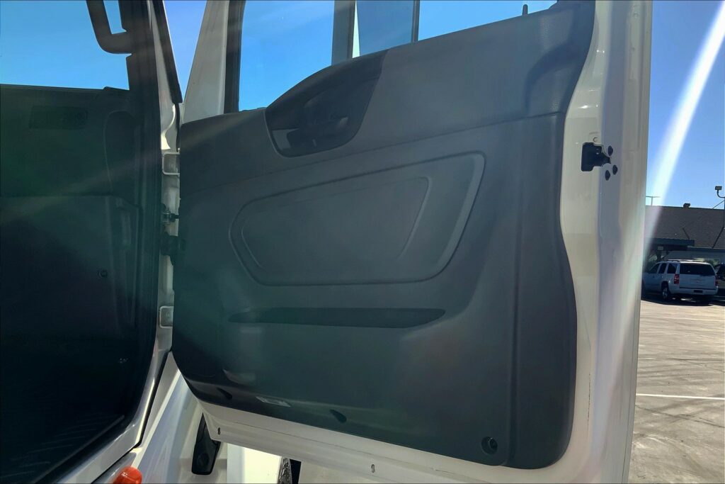 2023 CUM LT625 6X4 Sleeper