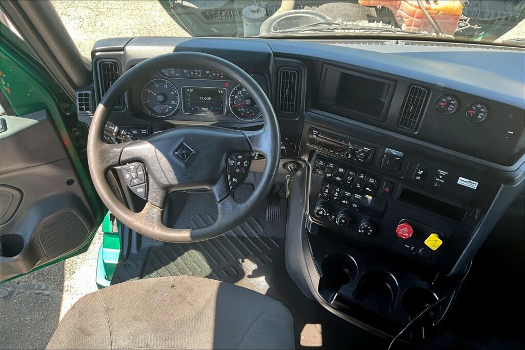2021 INT LT625 6×4 Sleeper