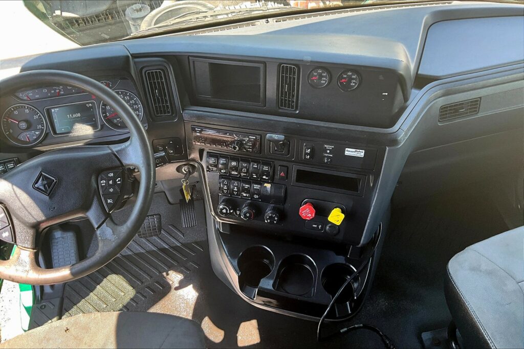 2021 INT LT625 6×4 Sleeper