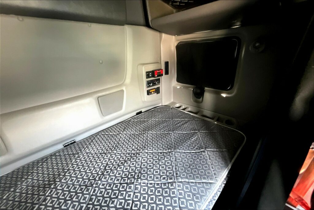 2021 INT LT625 6×4 Sleeper