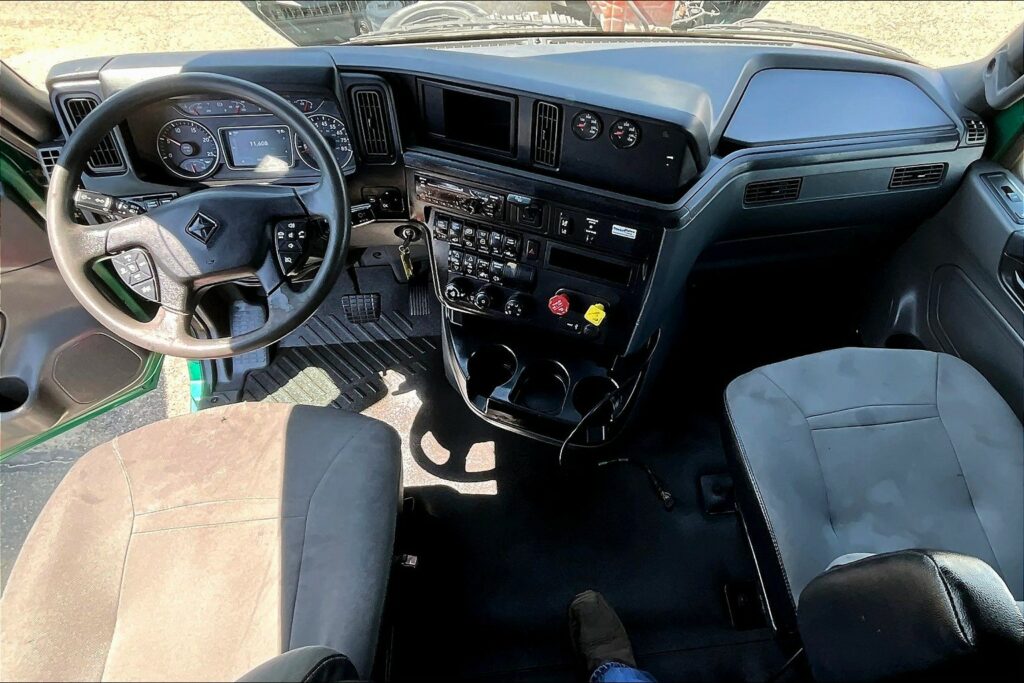 2021 INT LT625 6×4 Sleeper