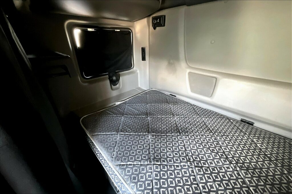 2021 INT LT625 6×4 Sleeper