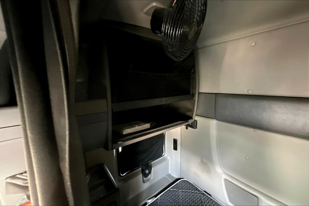 2021 INT LT625 6×4 Sleeper