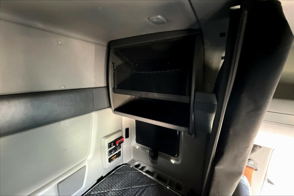 2021 INT LT625 6×4 Sleeper