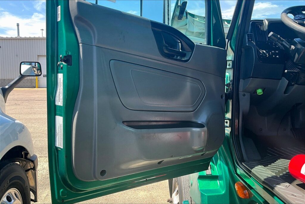 2021 INT LT625 6×4 Sleeper