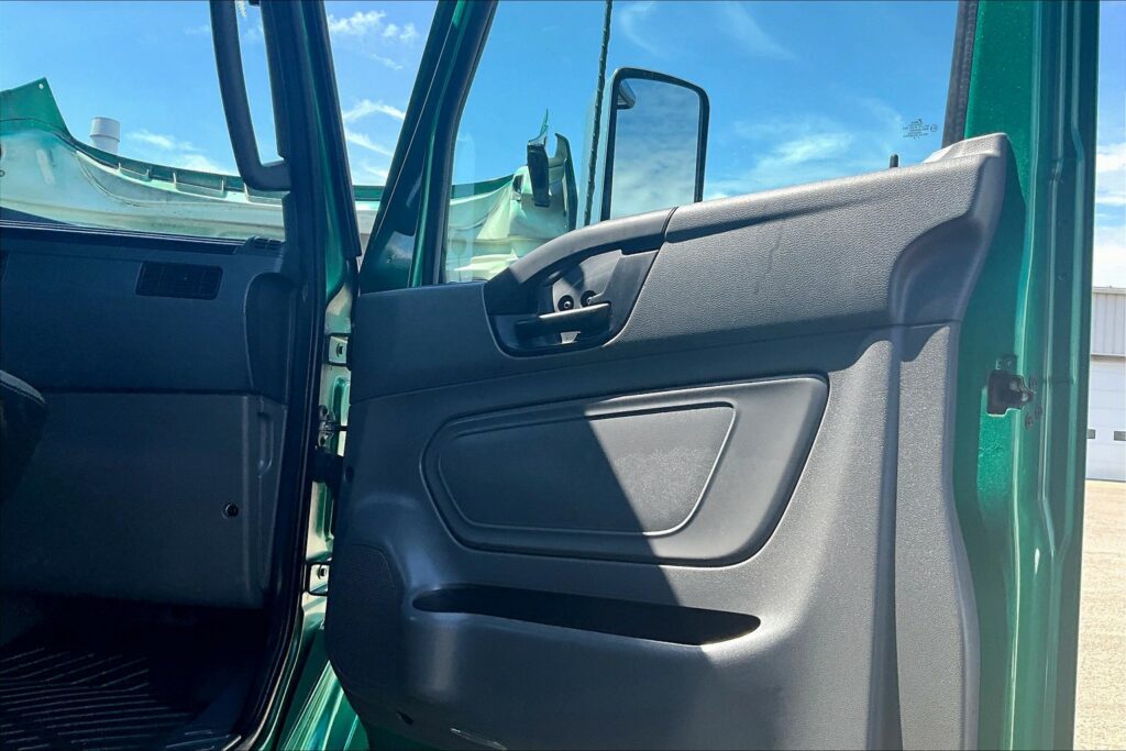 2021 INT LT625 6×4 Sleeper