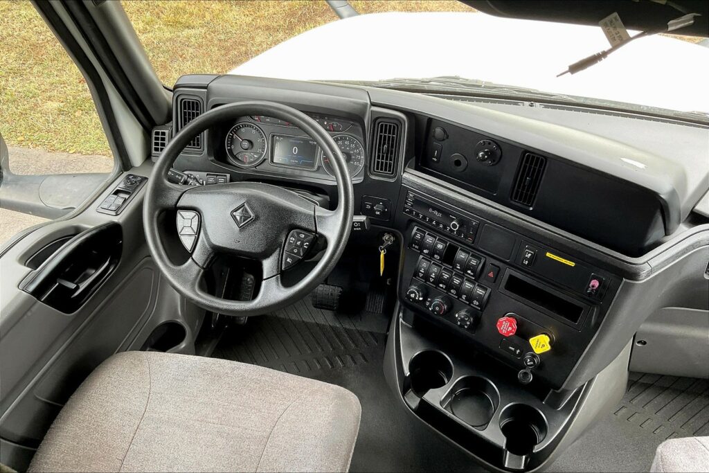 2022 INT LT625 6×4 Sleeper