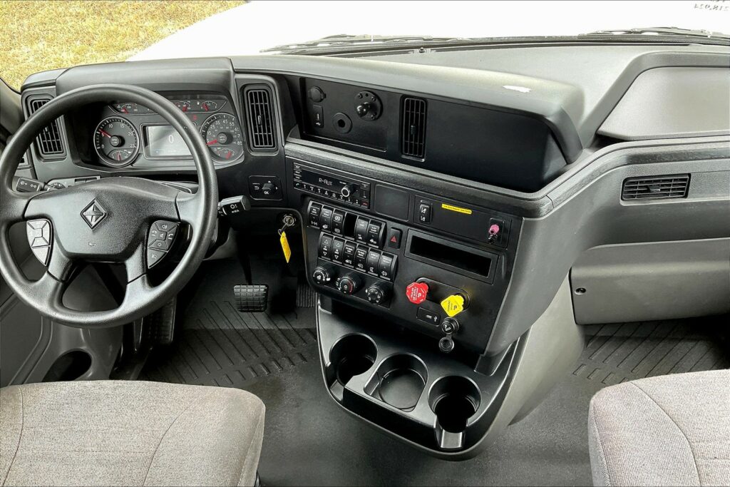 2022 INT LT625 6×4 Sleeper