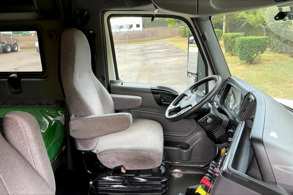 2022 INT LT625 6×4 Sleeper