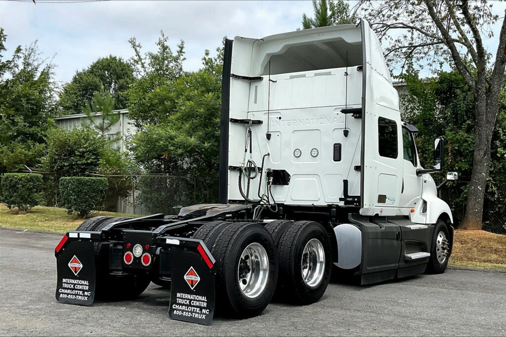 2022 INT LT625 6×4 Sleeper