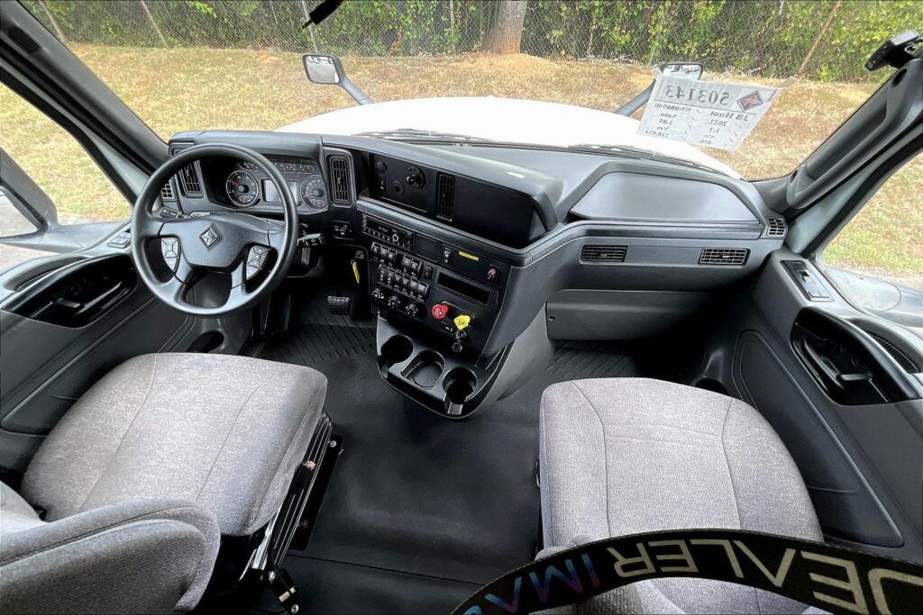 2022 INT LT625 6×4 Sleeper