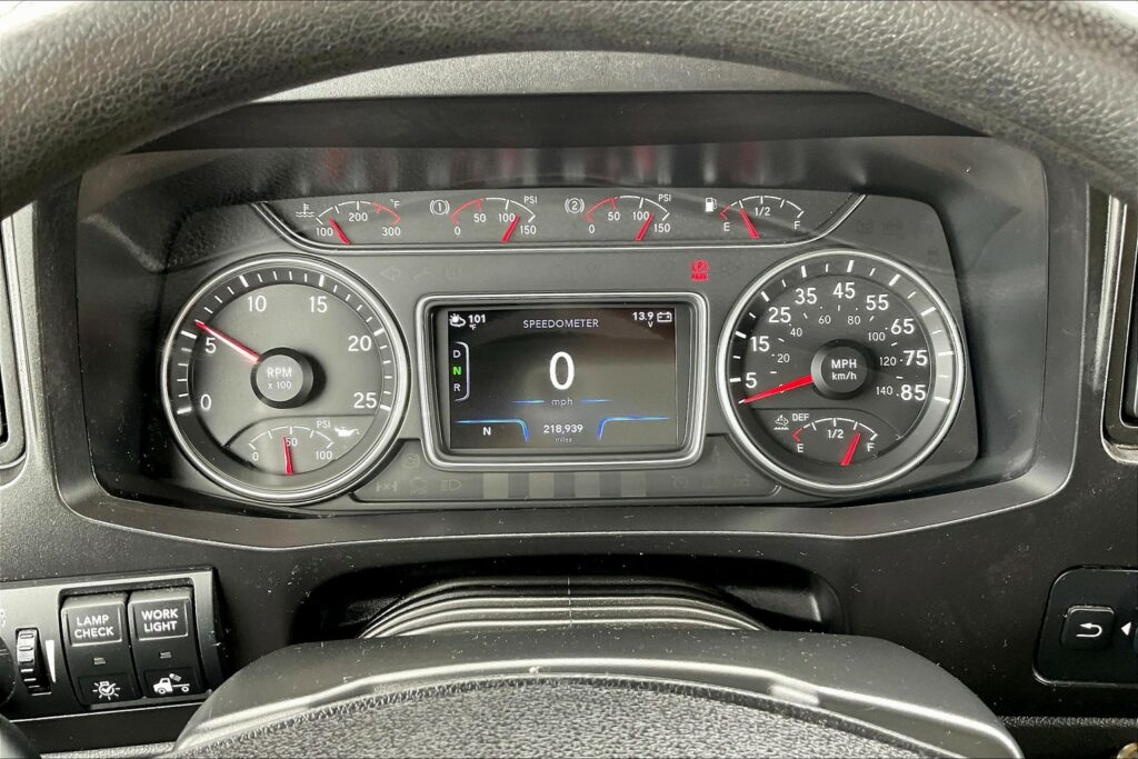 2022 INT LT625 6×4 Sleeper