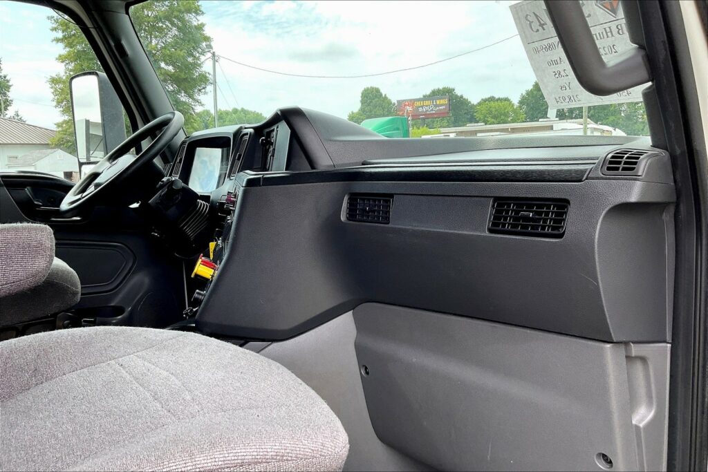 2022 INT LT625 6×4 Sleeper