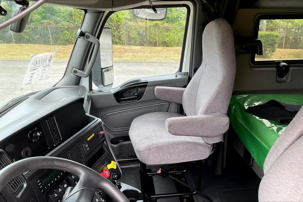 2022 INT LT625 6×4 Sleeper