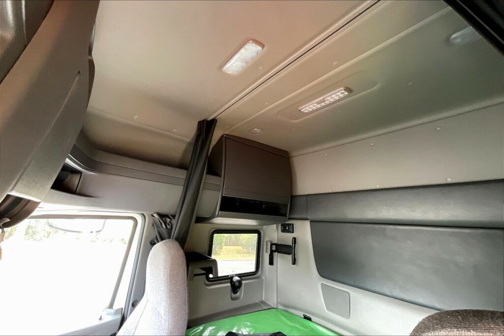 2022 INT LT625 6×4 Sleeper