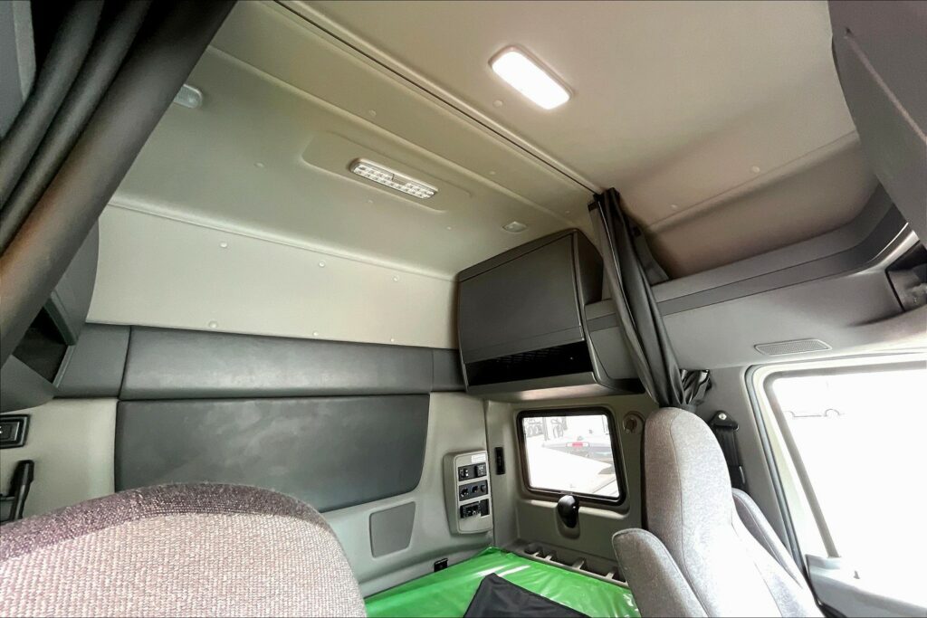 2022 INT LT625 6×4 Sleeper