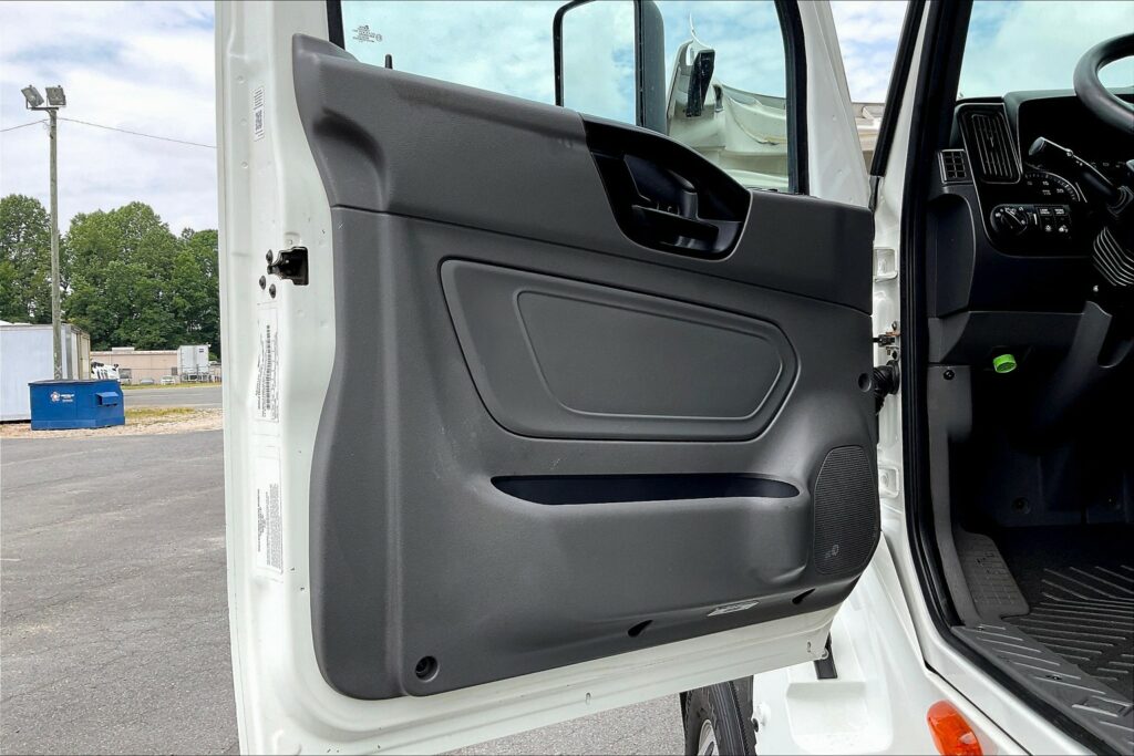 2022 INT LT625 6×4 Sleeper