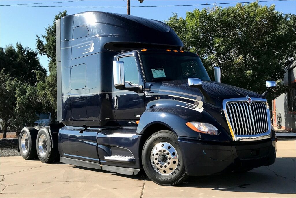2022 INT LT625 6×4 Sleeper