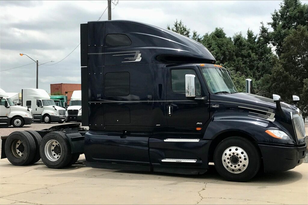 2022 INT LT625 6×4 Sleeper