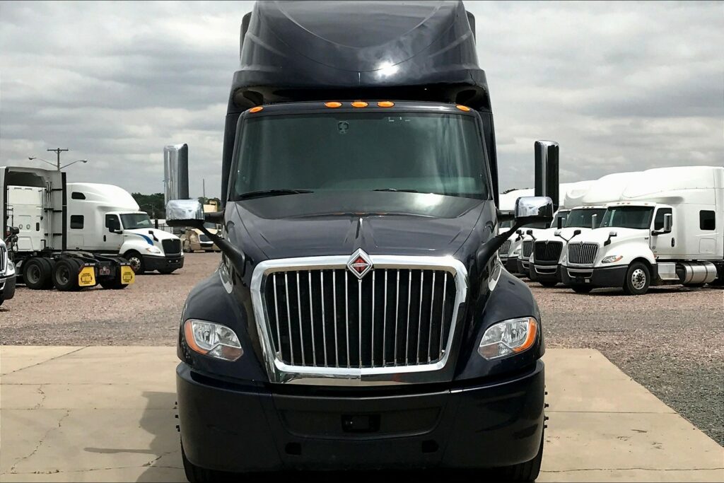 2022 INT LT625 6×4 Sleeper