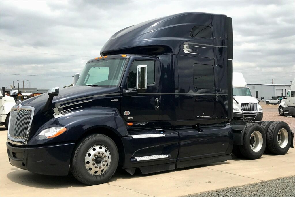 2022 INT LT625 6×4 Sleeper