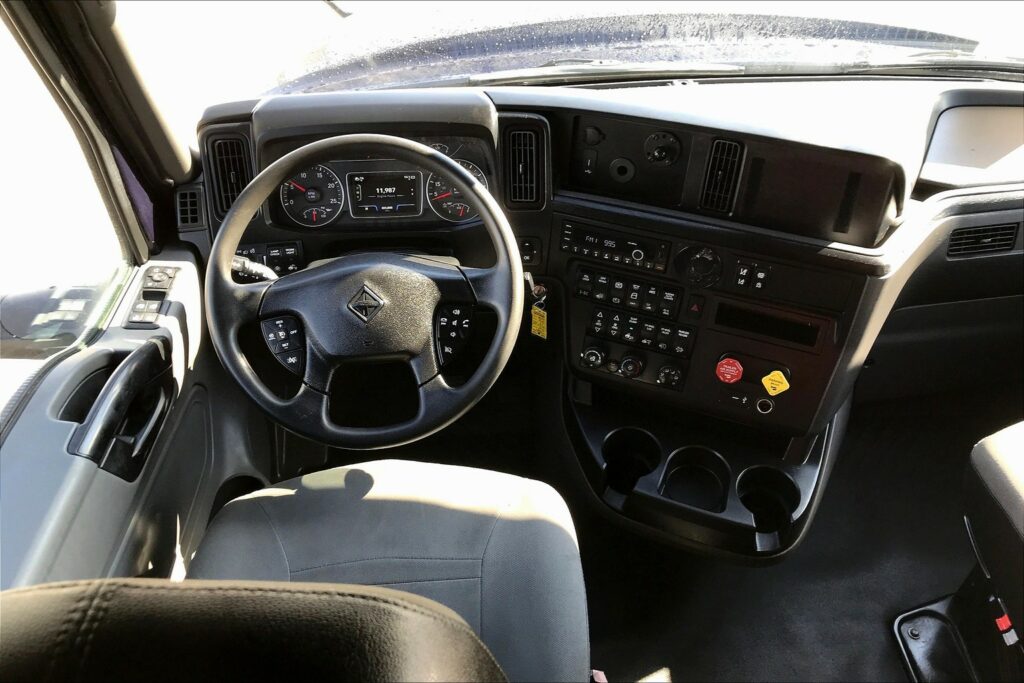 2022 INT LT625 6×4 Sleeper