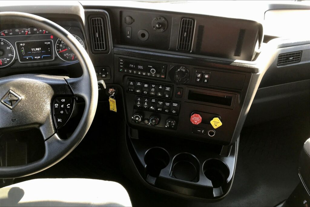 2022 INT LT625 6×4 Sleeper