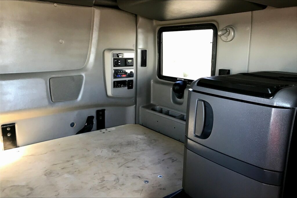 2022 INT LT625 6×4 Sleeper