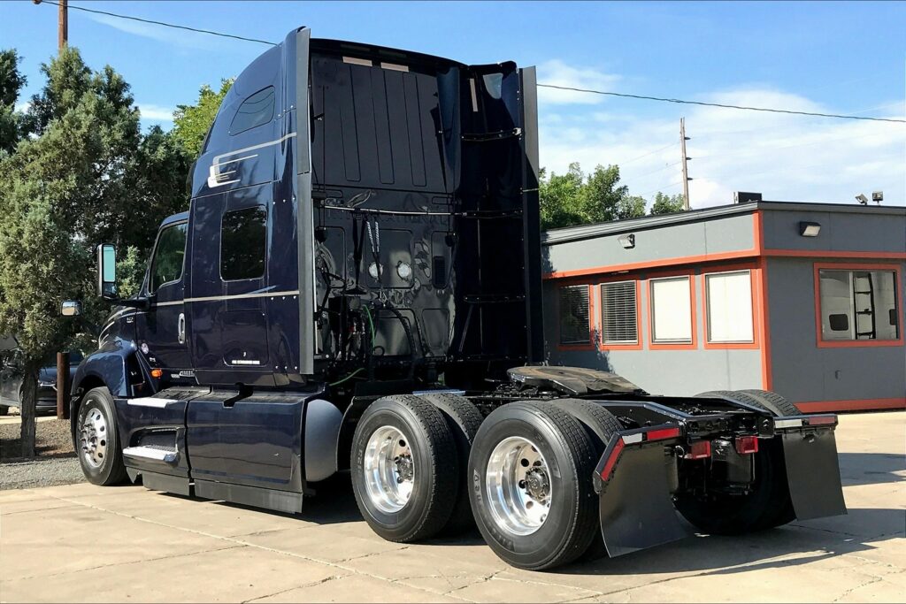 2022 INT LT625 6×4 Sleeper