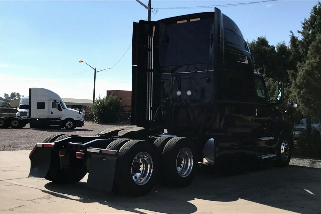 2022 INT LT625 6×4 Sleeper