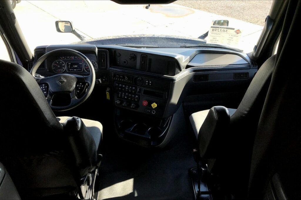 2022 INT LT625 6×4 Sleeper