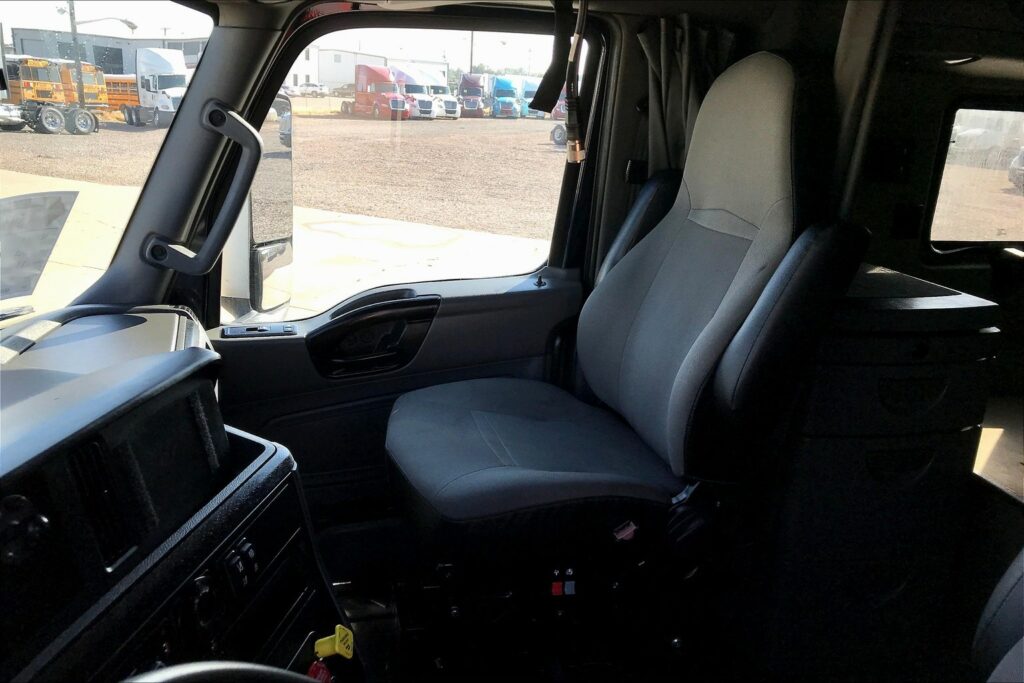 2022 INT LT625 6×4 Sleeper