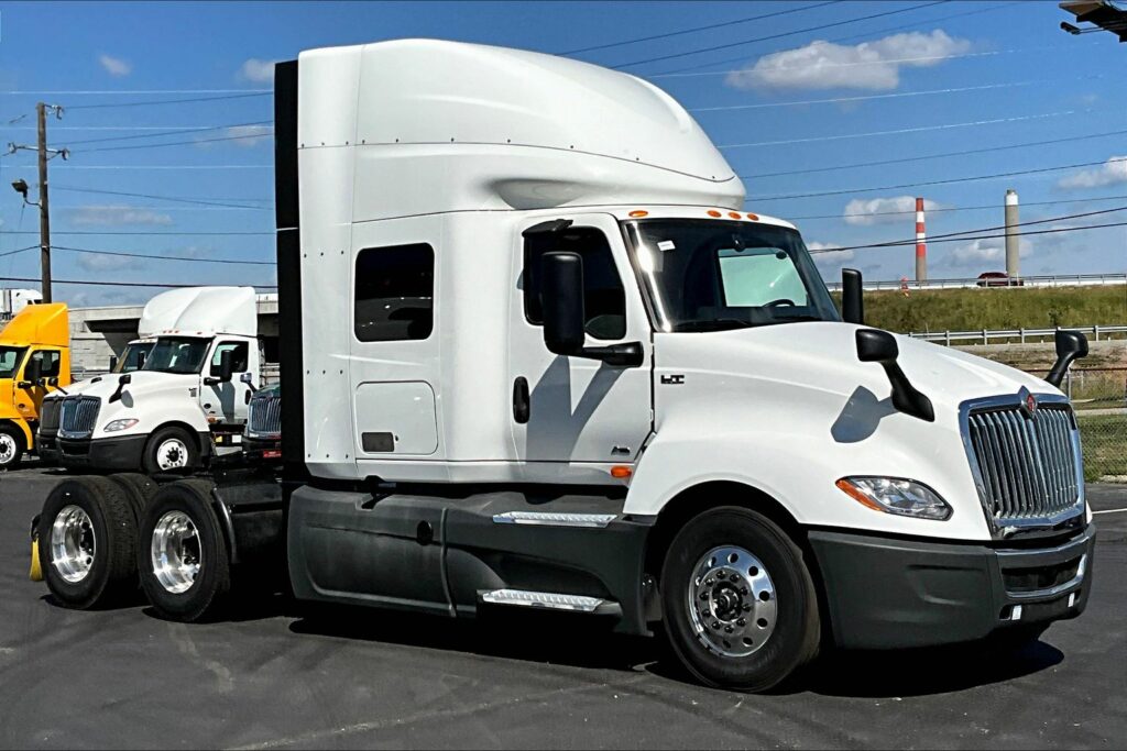 2022 INT LT625 6×4 Sleeper
