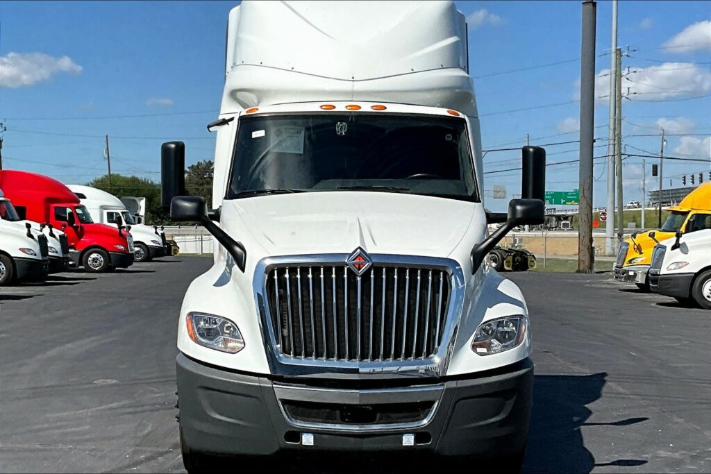 2022 INT LT625 6×4 Sleeper