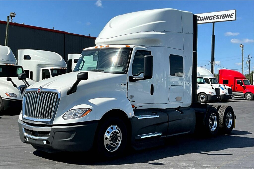 2022 INT LT625 6×4 Sleeper