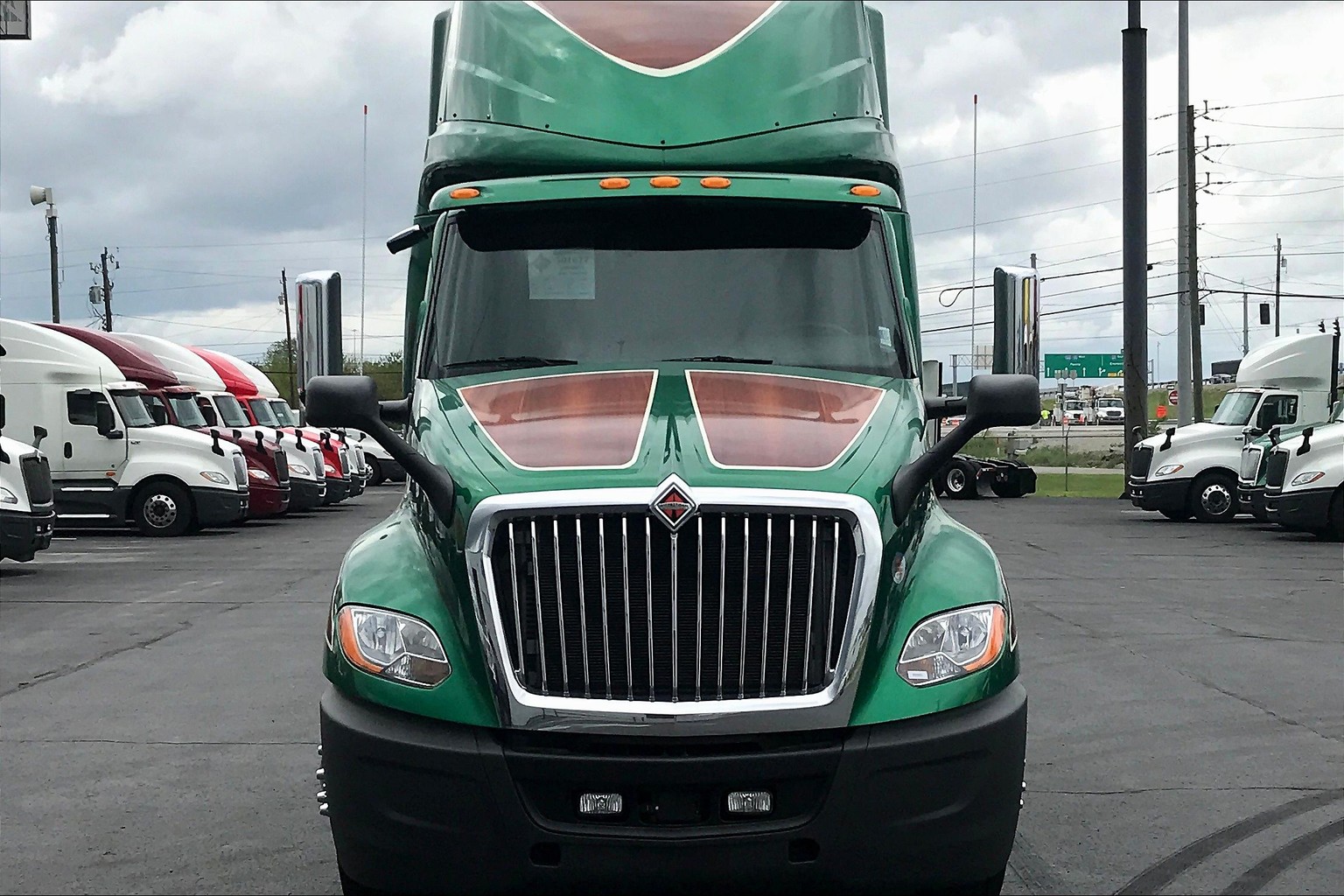 2020 INT LT625 6x4 Sleeper - HandshakeFleet