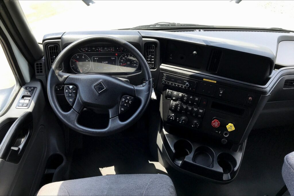 2022 INT LT625 6×4 Sleeper