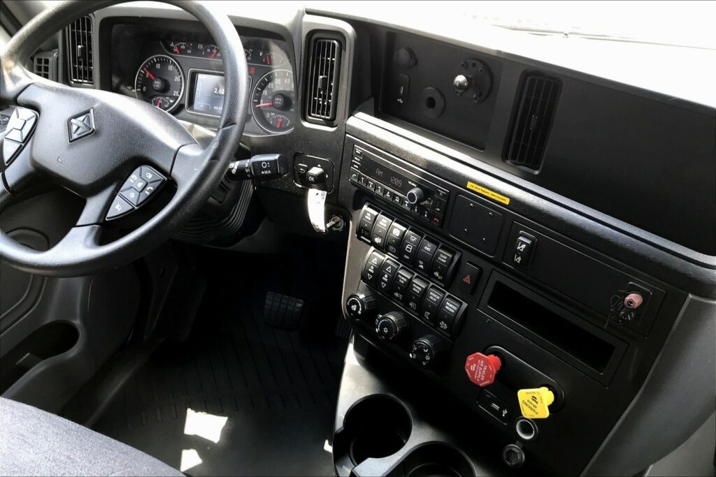 2022 INT LT625 6×4 Sleeper