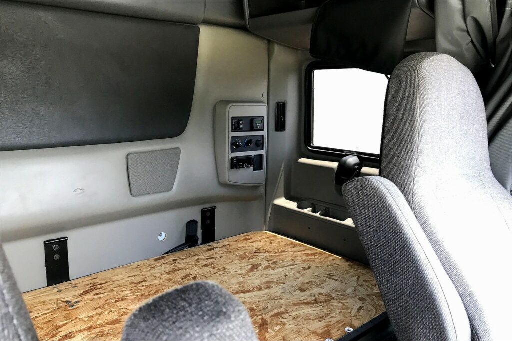 2022 INT LT625 6×4 Sleeper