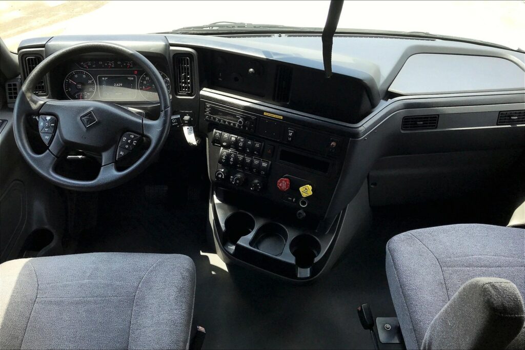 2022 INT LT625 6×4 Sleeper