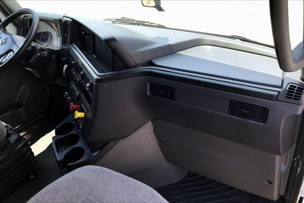 2022 INT LT625 6×4 Sleeper