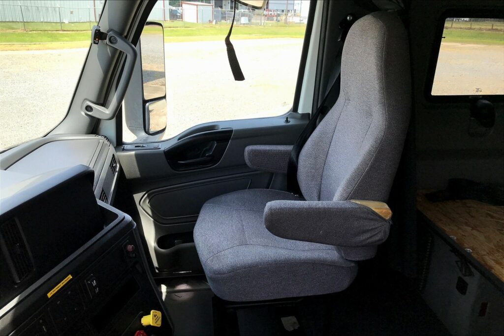 2022 INT LT625 6×4 Sleeper