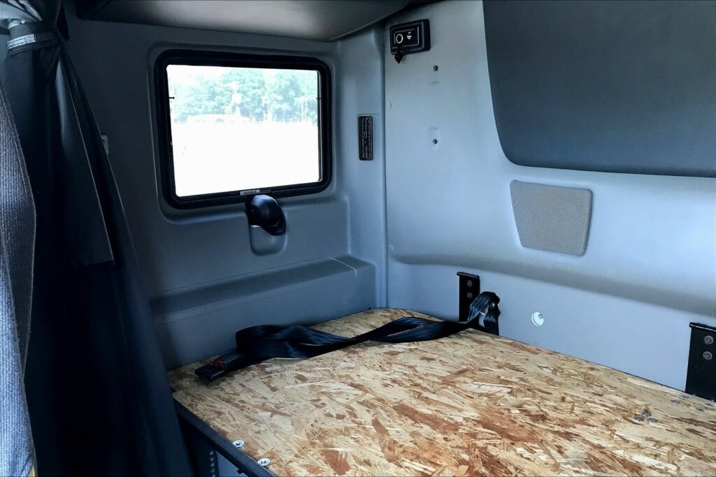 2022 INT LT625 6×4 Sleeper