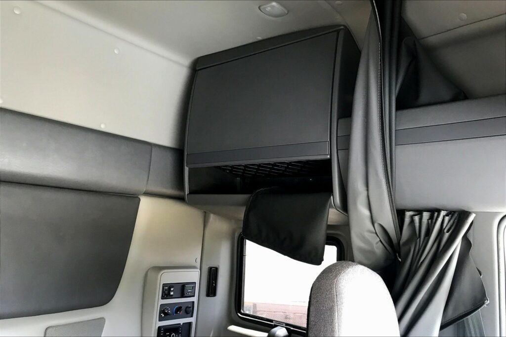 2022 INT LT625 6×4 Sleeper