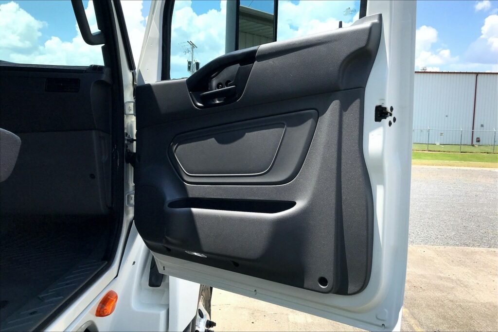 2022 INT LT625 6×4 Sleeper